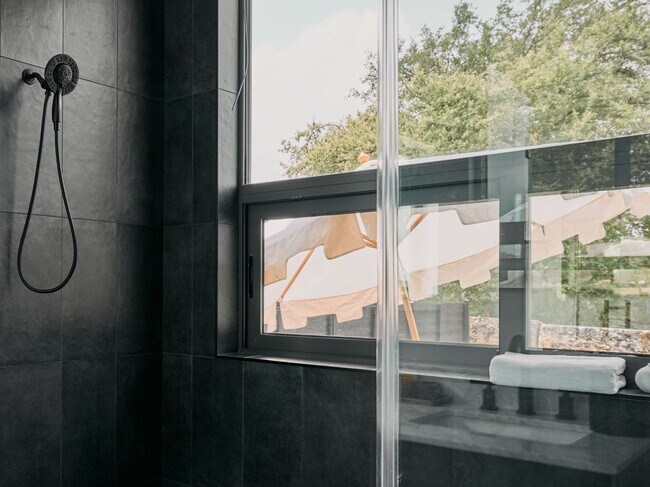 Building Photo - 412 Kemp St