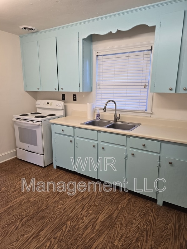 Building Photo - 4120 Leeds Dr