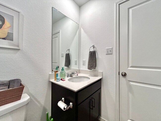 Building Photo - 3 BR / 2 BA Home for Rent in Hutto