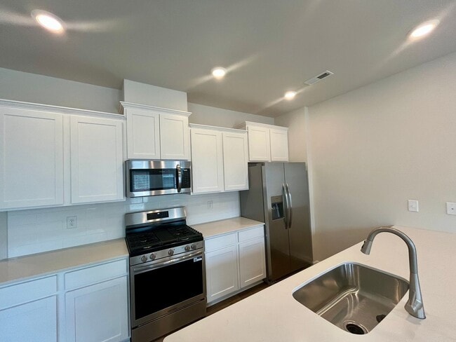 Building Photo - 7 Twiggs Ln
