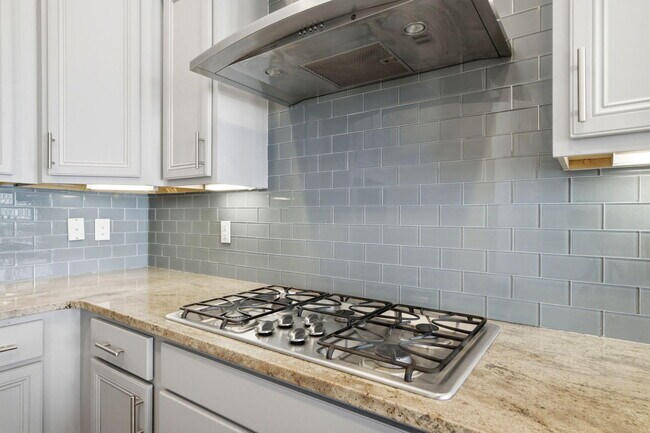 Building Photo - 26 E Pine Lands Lp