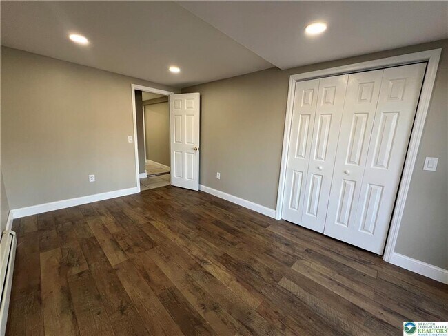 Building Photo - 3790 Redbud Dr