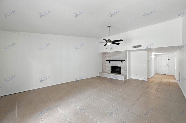 Building Photo - 1827 Paxton Dr