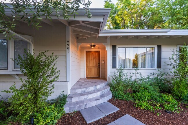 Building Photo - Beautiful Tarzana Rental!