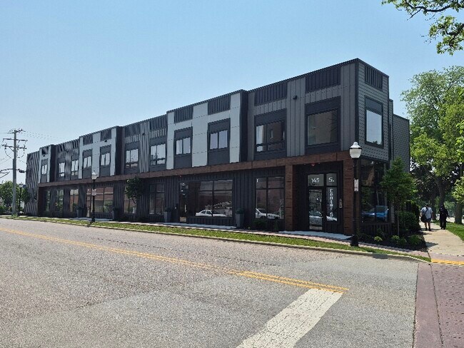 Primary Photo - 145 S Center St