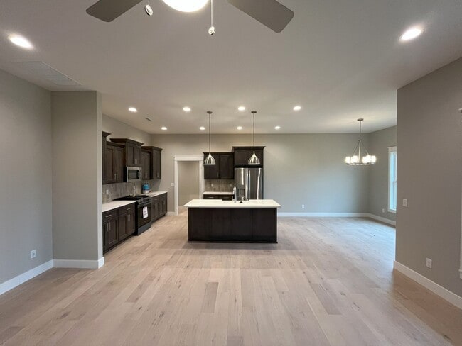 Building Photo - Beautiful, nearly-new 4 bedroom, 2 bath home on a cul-de-sac in the exclusive Lion's Gate neighbo...