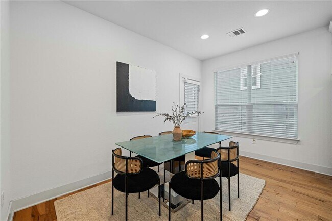 Building Photo - 2313 Capulet St