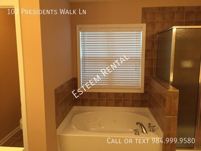 Building Photo - 102 Presidents Walk Ln