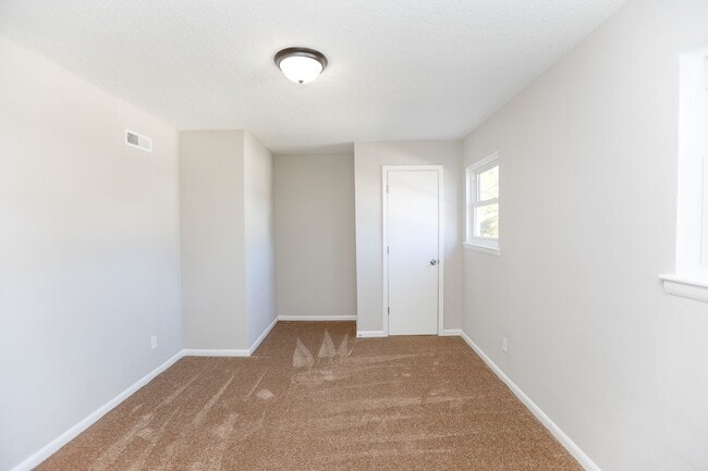Building Photo - Spacious Home Near Bow Creek & Lynnhaven Mall