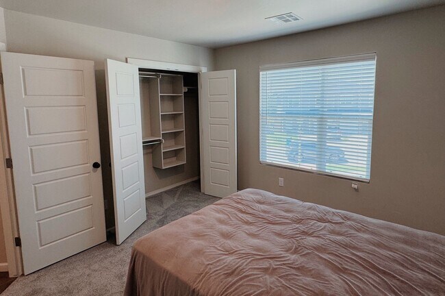 Building Photo - Townhome For Rent NW OKC!