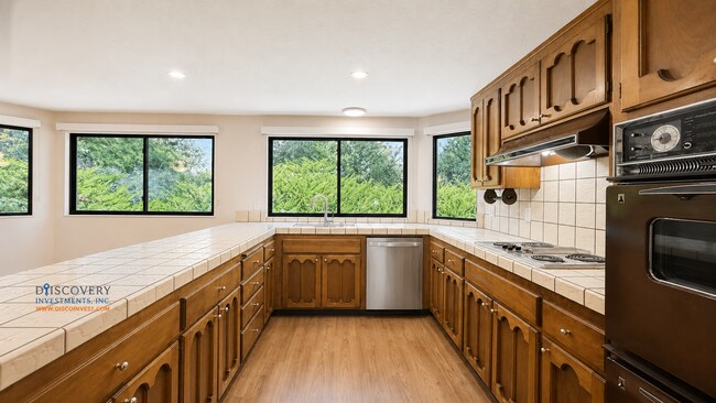 Building Photo - 130 Kell Ct