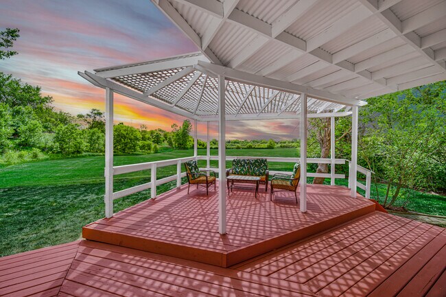 Building Photo - 1044 Oakhill Dr