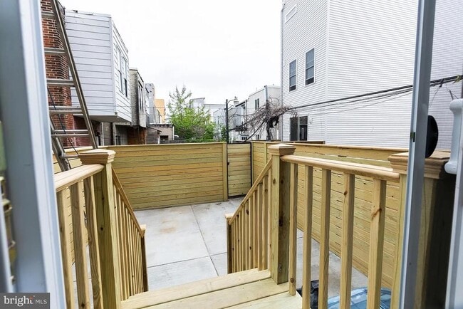 Building Photo - 2055 Tasker St