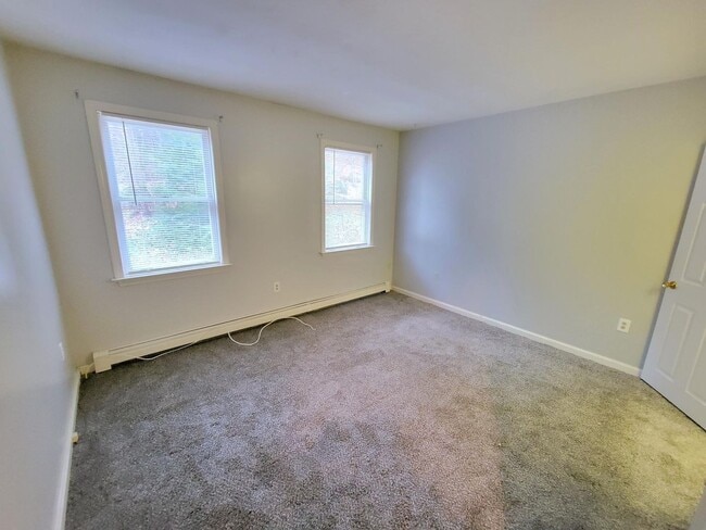 Building Photo - 95 Old County Rd N