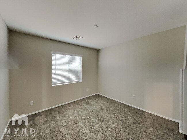 Building Photo - 12622 W Myer Ln