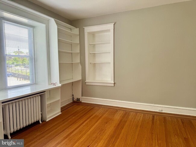 Building Photo - 7848 Montgomery Ave