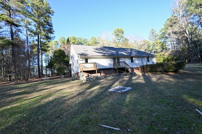 Building Photo - Stunning 3BR / 3BA Home on 2.48 Acres – Hillsborough, NC