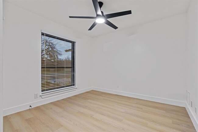 Building Photo - 5102 Summerset Trail