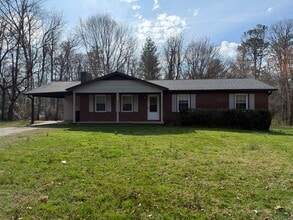 Building Photo - 3-bedroom, 2-bath brick ranch in Black Mountain