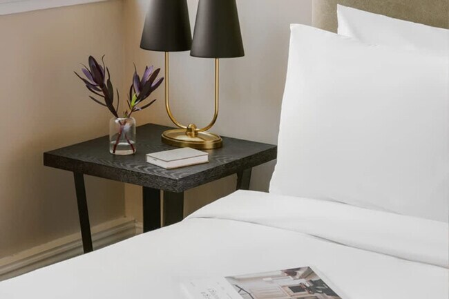 Building Photo - 925 Common St