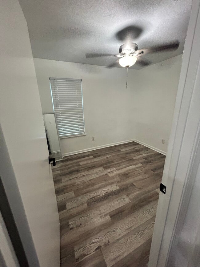 Building Photo - 2805 Villamore Ave
