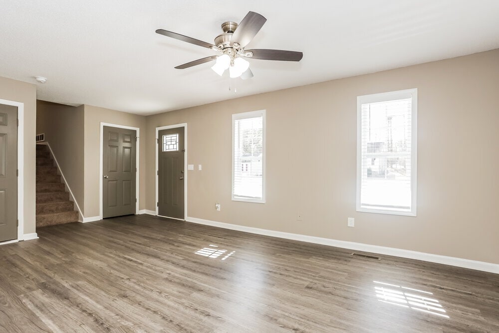 Building Photo - 385 River Trace Dr