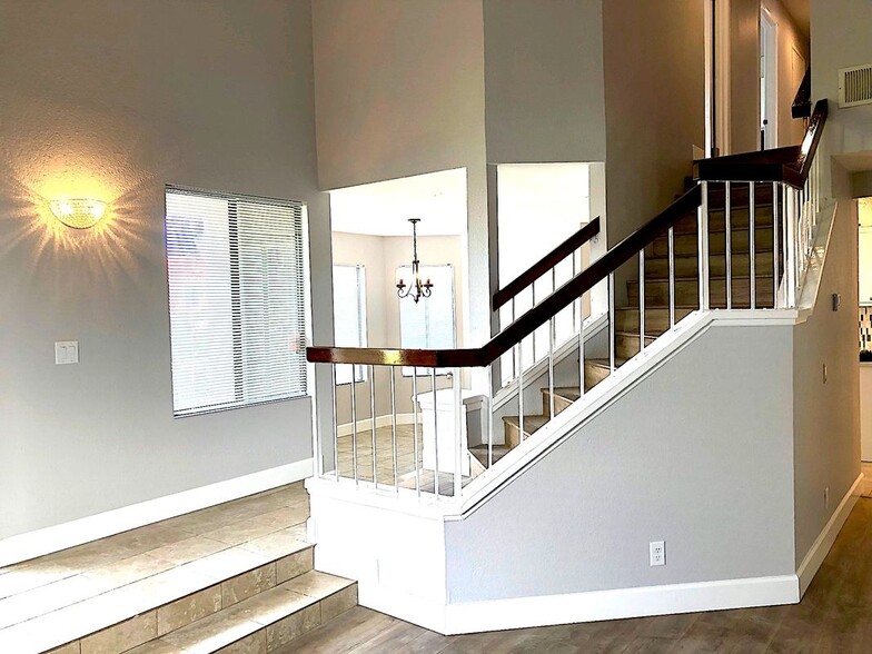 Building Photo - 38343 5th Pl W