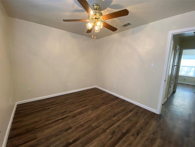 Building Photo - 1719 Short St