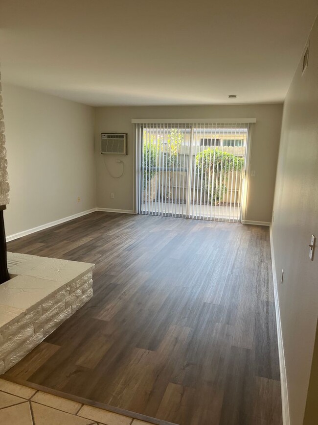 Building Photo - Gorgeous 2Bedroom/2Bath Townhome in Escondido