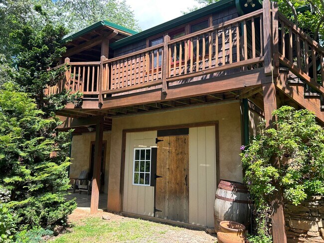Building Photo - East AVL - Beautiful Zen Garden Apt with Sauna!