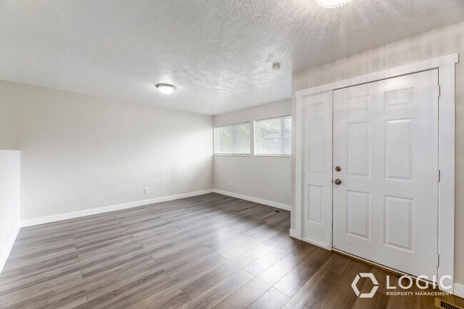 Building Photo - North Provo Duplex