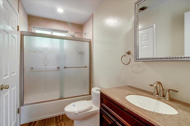 Building Photo - 1535 San Joaquin Ave