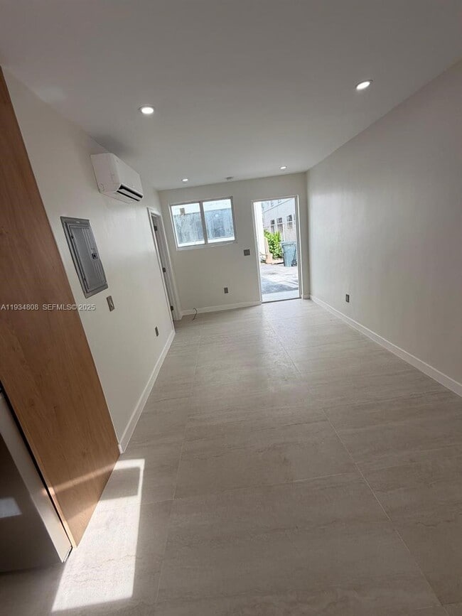 Building Photo - 2436 SW 7th St