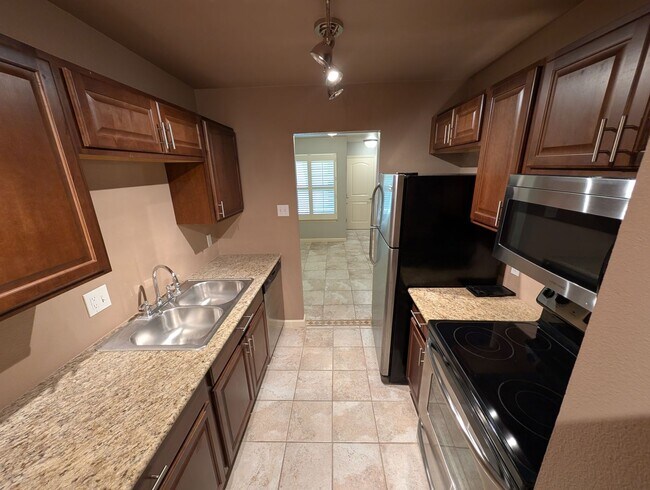 Building Photo - 2/2 Condo on Lake McQueeny / Waterfront Co...