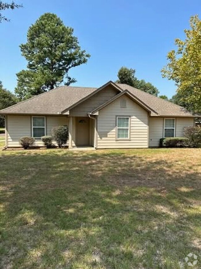 Building Photo - Beautiful home in Pine Tree ISD