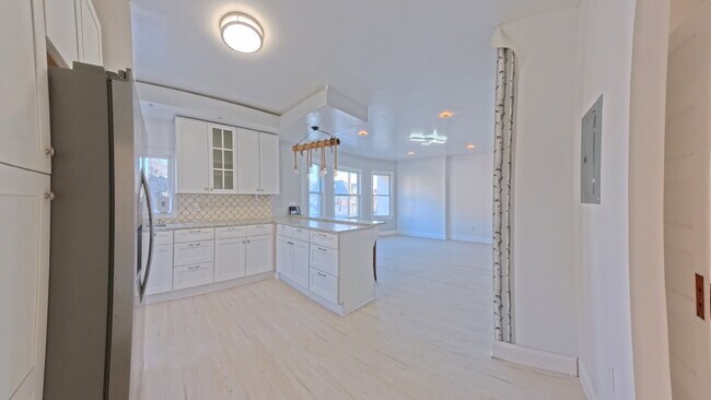 Building Photo - 75 Richardson St