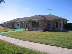 Building Photo - 1207 Miracle Dr