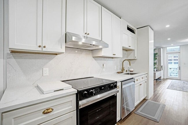 Building Photo - 4250 Galt Ocean Dr