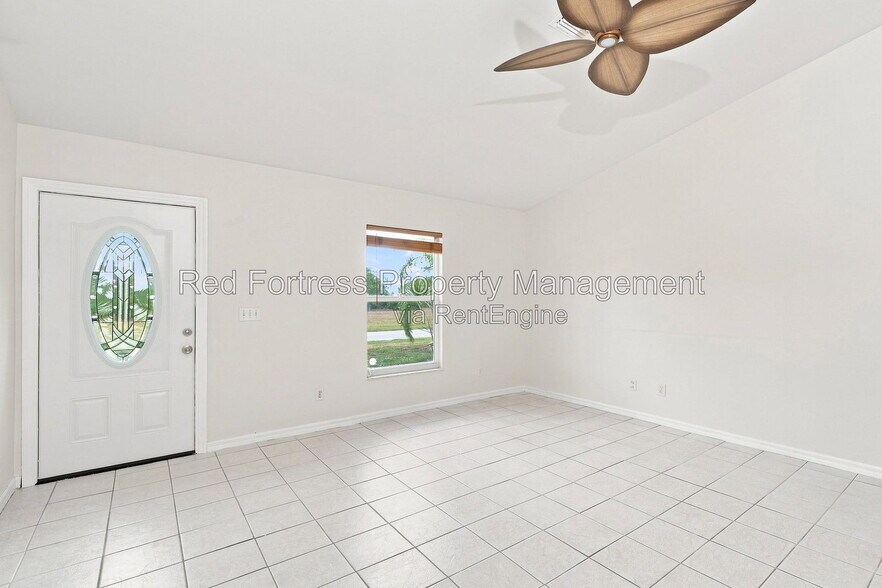 Building Photo - 1814 SW 42nd St