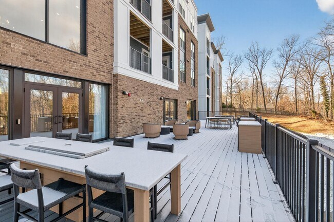 Building Photo - 76 Old Mill Bottom Rd N