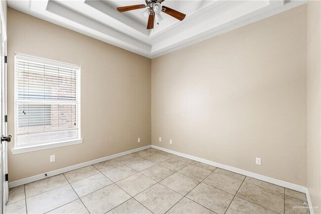 Building Photo - 18 E St