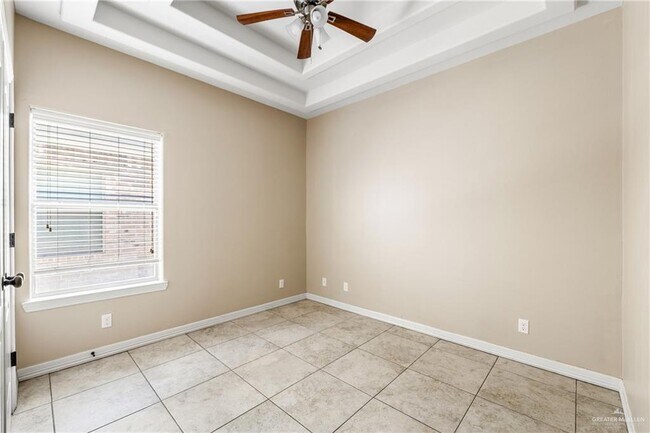 Building Photo - 18 W Garfield Ave