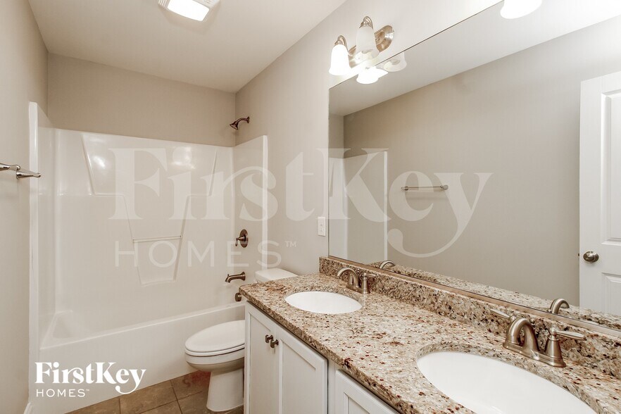 Building Photo - 4669 Pebble Lake Dr