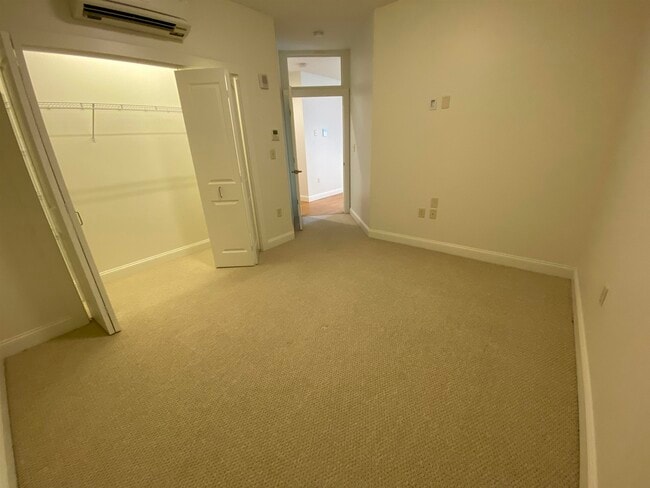 Building Photo - 875 Elm St