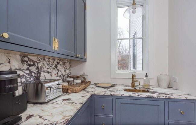 Building Photo - 13 Hilltop Ln