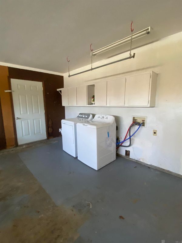 Building Photo - 1320 Briarrose Dr