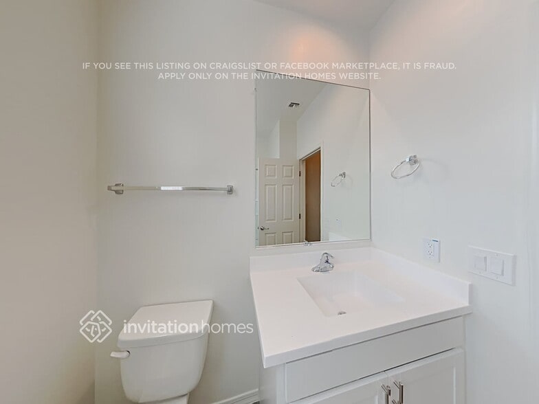 Building Photo - 10831 W Luke Ave