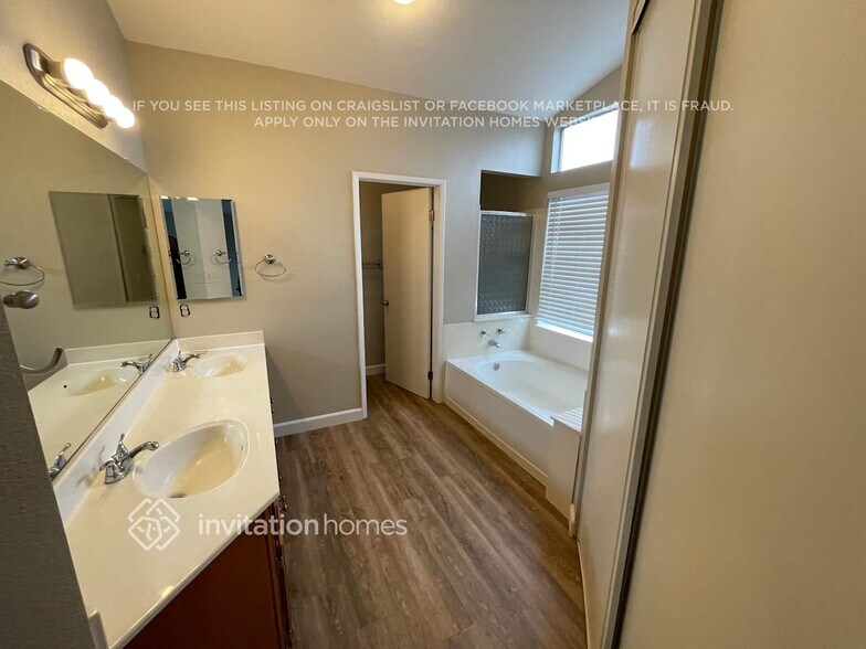 Building Photo - 4625 Arabian Way