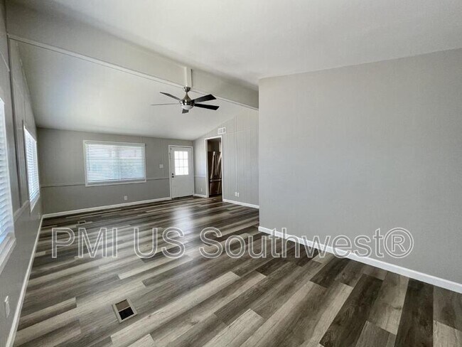 Building Photo - 738 Swan Dr