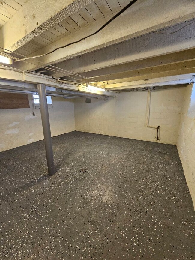Building Photo - Freshly Updated 3 Bedroom Home in Slavic Village